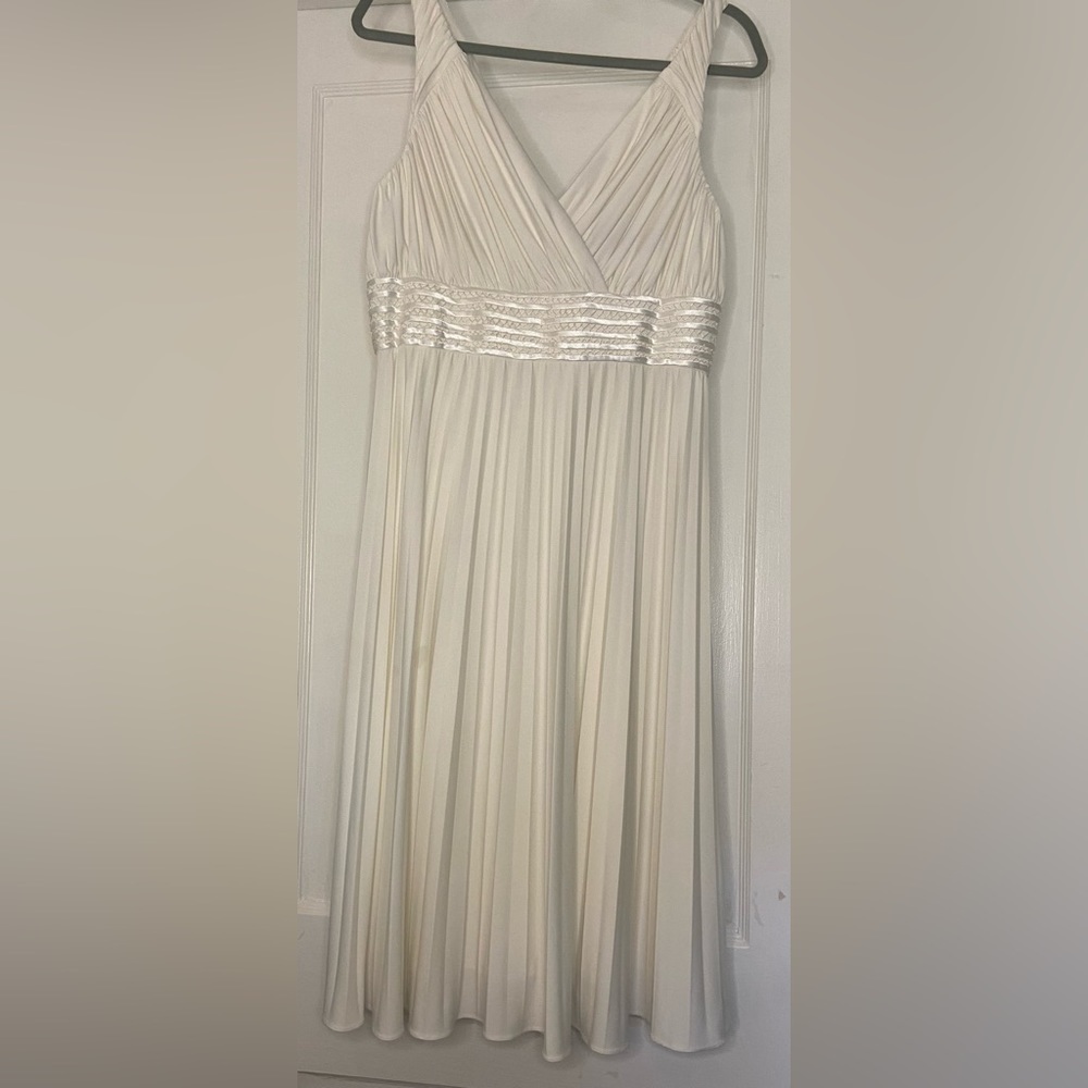 Suzi Chin Boutique white pleated dress. Size 12 - Picture 3 of 11